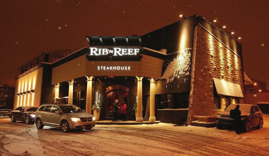 Rib ‘N Reef Curbside pickup is easy at the Decarie location.