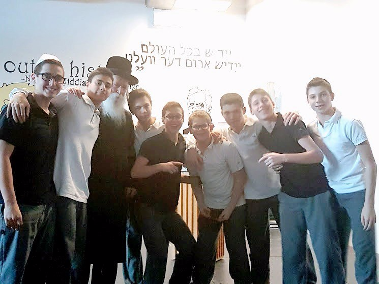 Rabbi Grossman at Bialik (3) Rabbi Grossman at Bialik (3)